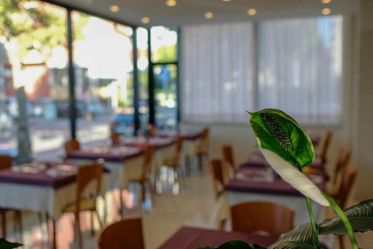 Hotel Astra Riccione Luaran gambar