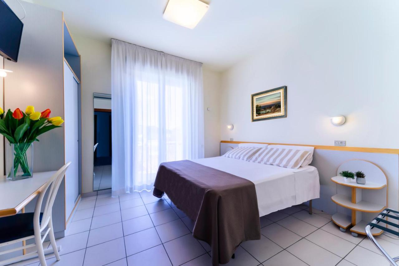 Hotel Astra Riccione Luaran gambar