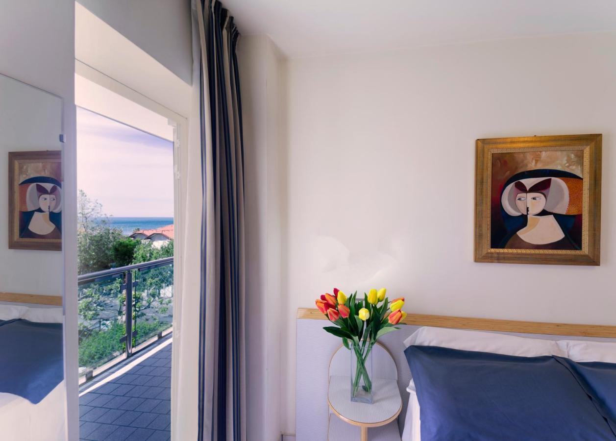 Hotel Astra Riccione Luaran gambar