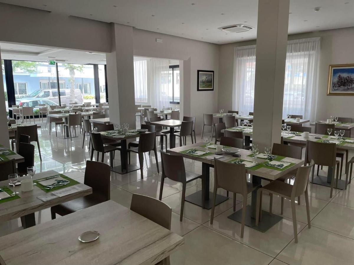 Hotel Astra Riccione Luaran gambar
