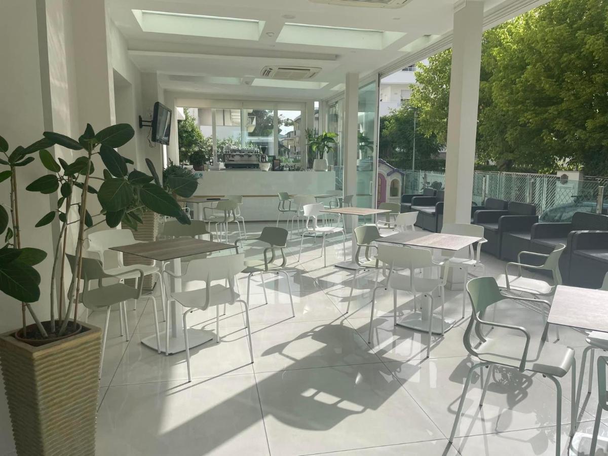 Hotel Astra Riccione Luaran gambar