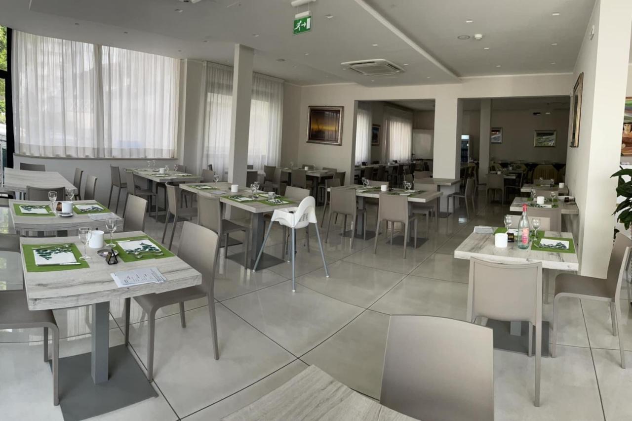 Hotel Astra Riccione Luaran gambar