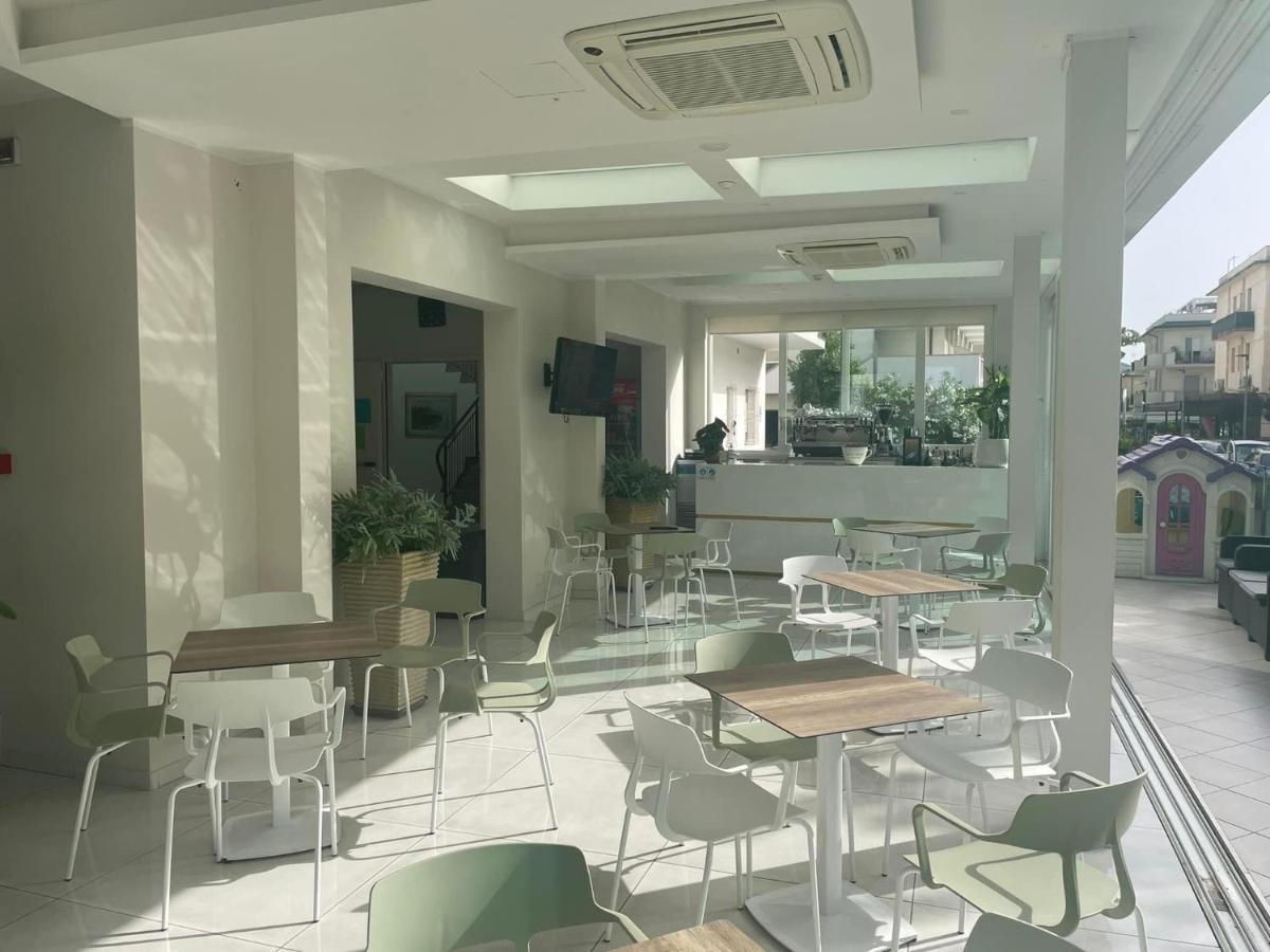 Hotel Astra Riccione Luaran gambar