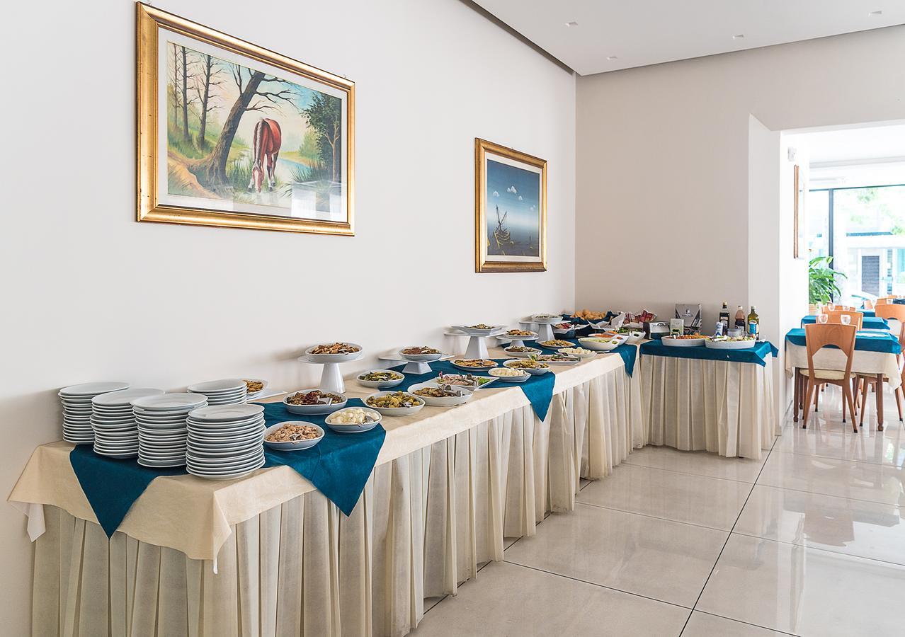 Hotel Astra Riccione Luaran gambar